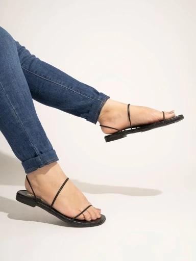 Stylestry Women Black Flat Sandals