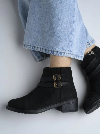 Stylestry Women Black Solid Heeled Boots