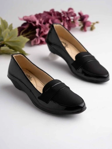 Stylestry Women's & Girl's Black Embellished Pumps