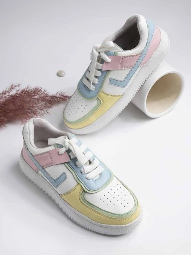 Stylestry Women White Sneaker
