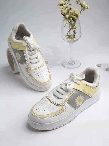 Stylestry Women White Sneaker
