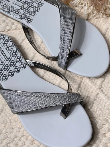 Stylestry Womens & Girls Grey Solid One Toe Flats