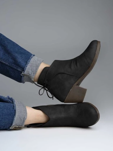 Stylestry Womens & Girls Black Solid Heeled Boots