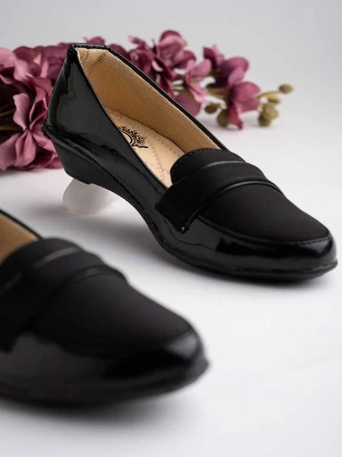 Stylestry Women's & Girl's Black Embellished Pumps