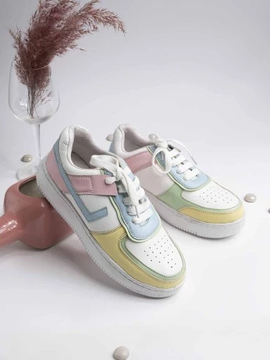 Stylestry Women White Sneaker