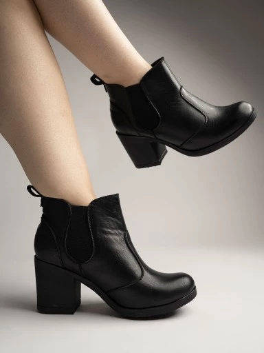 Stylestry Womens & Girls Pull On Black Solid Heeled Boots