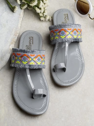 Stylestry Women Grey Woven Design One Toe Flats