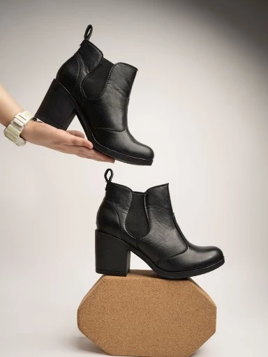 Stylestry Womens & Girls Pull On Black Solid Heeled Boots
