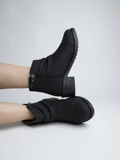 Stylestry Womens & Girls Black Solid Mid-Top Heeled Boots