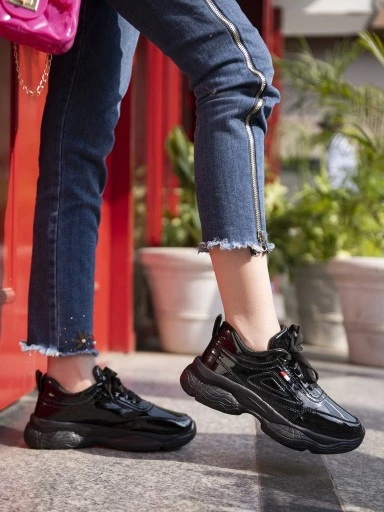 Stylestry Women Black Walking Shoes